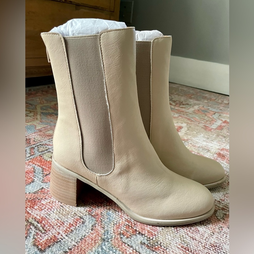 Off white Cora Stacked Heel Chelsea Boot Size 9